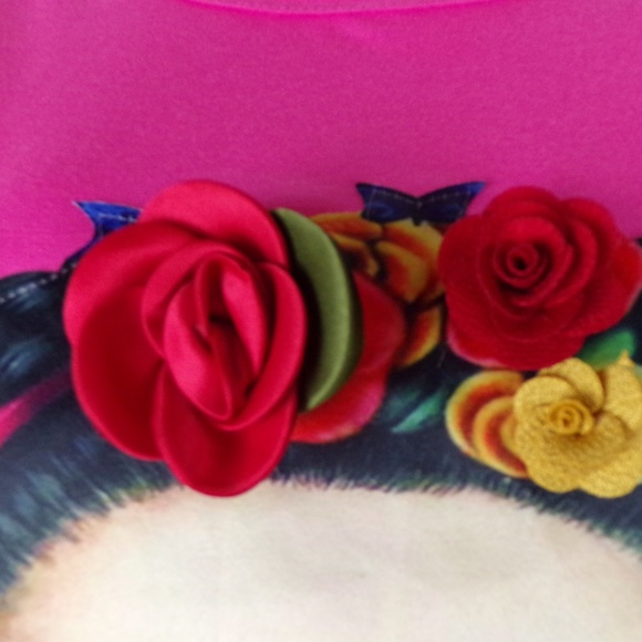 Frida Khalo Top With Applique Flowers W1309 - Picture 5 of 7